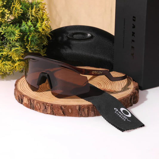 OAKLEY HYDE  BROWN  BROWN