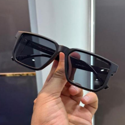 Marc Jacobs All Black Luxury Shades – Bold Modern Elegance