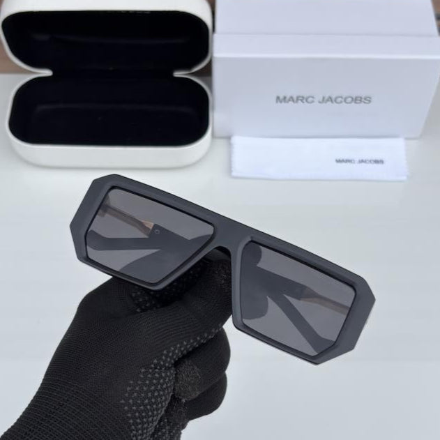 Marc Jacobs Black Sunglasses – Bold Contemporary Elegance