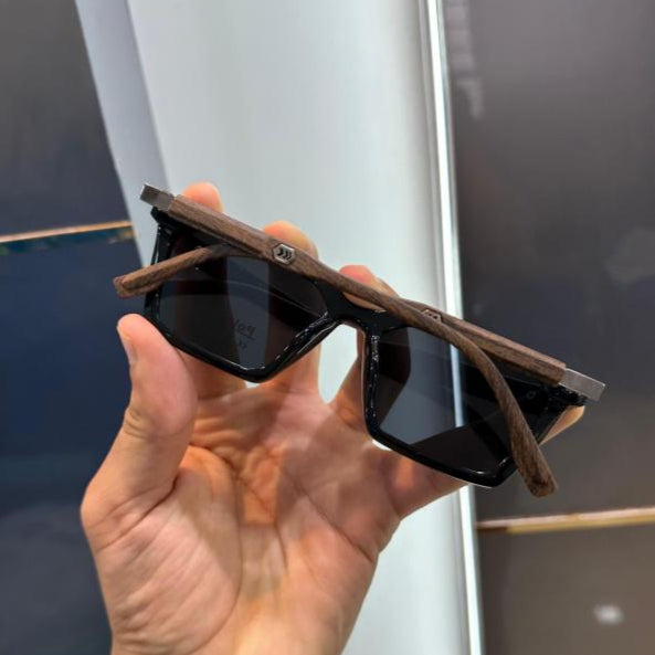 Marc Jacobs Wood-Black Luxury Shades – Modern Artistic Elegance