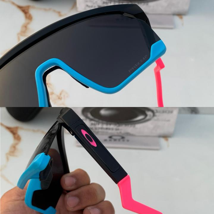 Oakley Black-Blue-Pink Sunglasses – Sporty Style with Bold Edge
