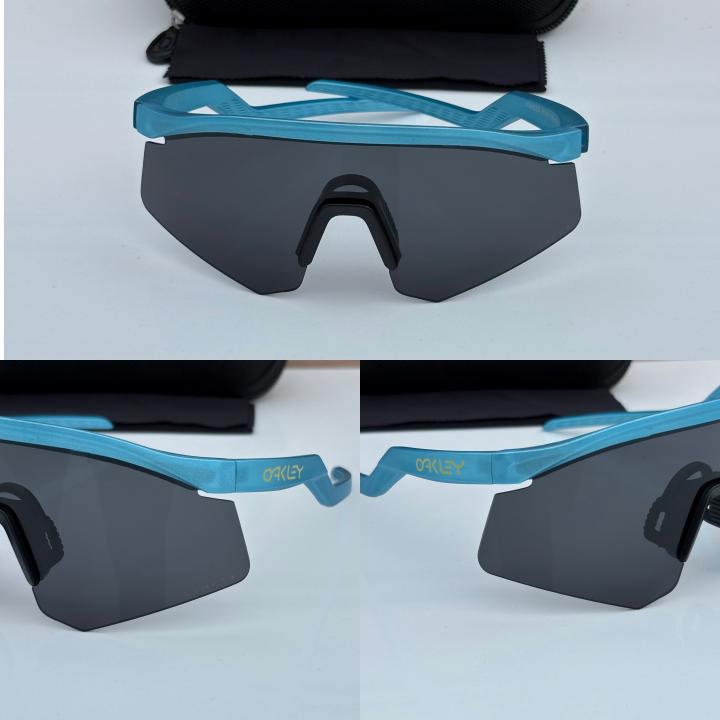 Oakley Blue Black Sunglasses – Sporty Performance with Style