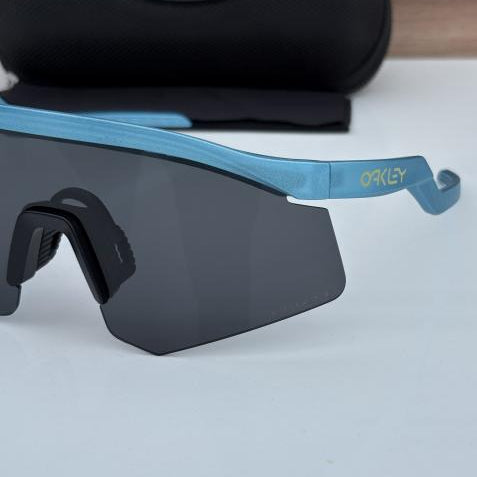 Oakley Blue Black Sunglasses – Sporty Performance with Style